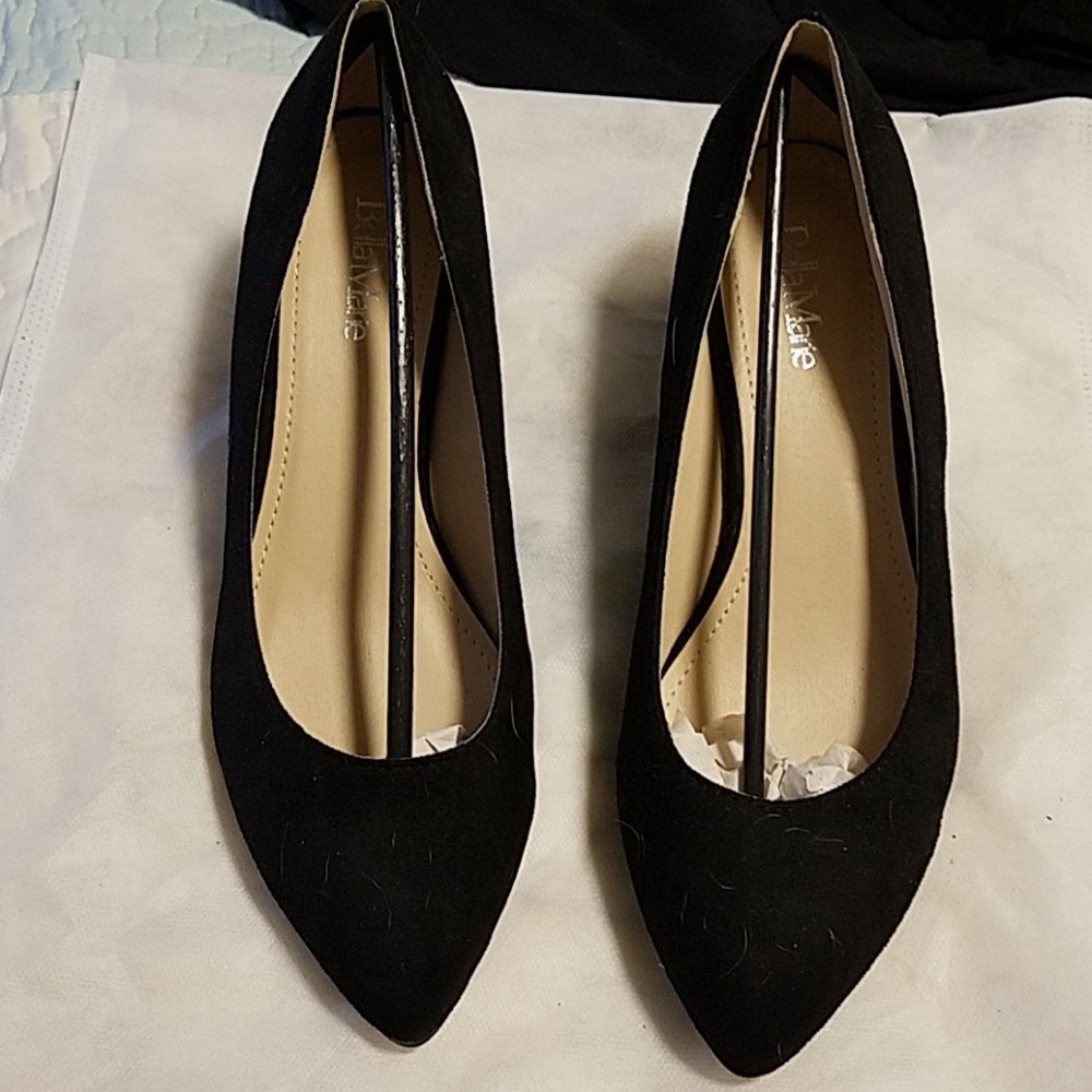 BLACK SUEDE PUMPS
